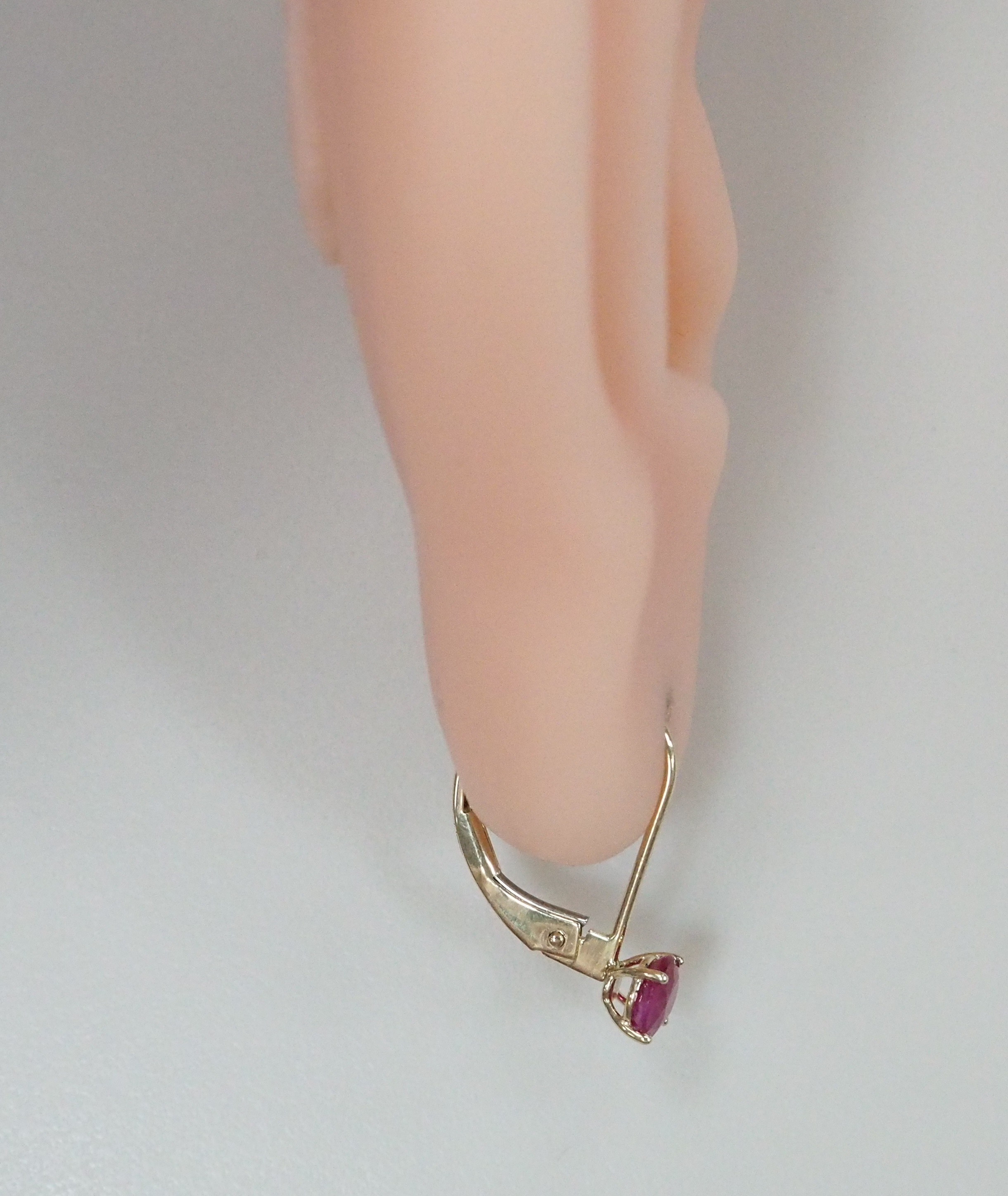 Серьги из желтого золота с рубинами